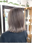 【ハイライトカラー】シルバーベージュ×切りっぱなしボブ☆