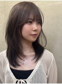 インナーカラーレイヤーカットイヤリングカラーミディアムヘア