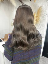 リア(riah) 韓国レイヤーカット/透明感グレージュ/立体感ウェーブ/小顔