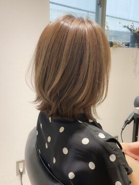 フィーユ(feey) 【大人くびれミディ】武蔵新城　ボブ　ハイライト　白髪ぼかし