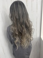 エン(EN)&nbsp;外国人風　かっこかわいいバレイヤージュ