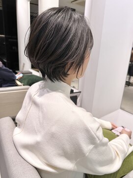 ステア ケース(stair case) 大人ナチュラル前下がりくびれ丸みショートボブ