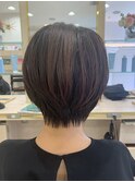 大人な雰囲気のアッシュブラウン くびレイヤー ハンサムショート