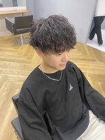 アレス バイ シカ 神戸三宮元町店(ALLES by Cica)&nbsp;波巻きツイストスパイラルパーマツーブロック刈り上げ