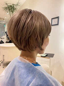 サロン ド コワフュールシェ トモ(salon de coiffure chez tomo)の写真/お話を伺い、悩みと思われている部分を「魅力として生かすデザイン」のご提案をさせていただきます。