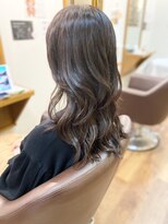 フリージア(freesia) 30代40代50代/ゆるふわロング/艶髪カール