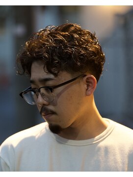 ペルズヘア(PELLS HAIR) パーマセンターパートパーマテーパーフェードフェザーパーマ