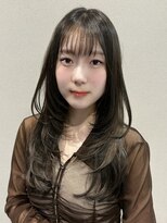 リヴナ(Livna)&nbsp;赤みを抑えたオリーブベージュレイヤー