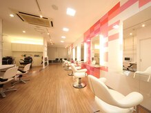 ヘアーアンドカラー ミヤ 桑園駅前店(hair & color MIYA)の雰囲気（清潔感ある内装でゆっくりお過ごし下さい！）