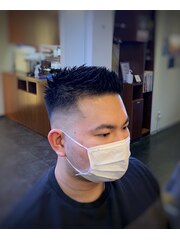 barberスキンフェード黒髪シュートスタイル