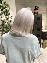 ヲタク(wotaku.)&nbsp;ホワイトミルクティーベージュ切りっぱなしボブハイトーンカラー
