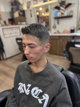 シックスバーバーショップ(SIX BARBER SHOP) フェザーアップスタイル