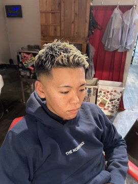 サンアンドマーリィズバーバー 駅前店(SON&MARLEY'S BAR BER) ジェットモヒカン/伸ばし中/本厚木/フェード