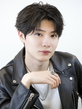 フェザーショートリバースセンターパート毛流れパーマ眉毛