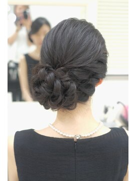 リサ 恵比寿(risa.) ねじりサイドシニヨン