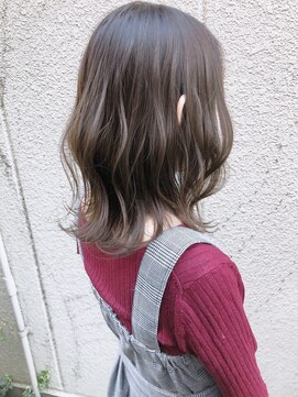 ルアナ(Luana) 柔らかい外はねミディ