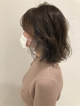 カシェ シモムラ(Cashe'e SHIMOMURA) ちらっとホワイトグレーいんなーボブ♪