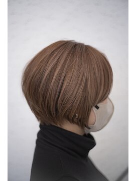 ビーヒアナウ N゜03 金沢駅西店(BE HERE NOW) 大人可愛い20代30代40代前下がりショートボブ丸みショート◎