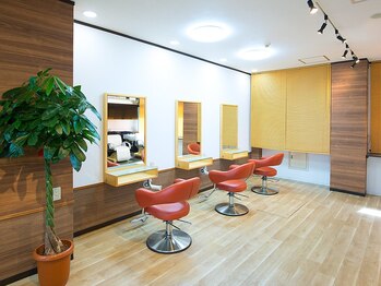 フェイスマコ(FAITH MACO)の写真/一人一人のお客様としっかりと向き合いあなたの魅力を引き出すスタイルをご提案♪アットホームな雰囲気が◎