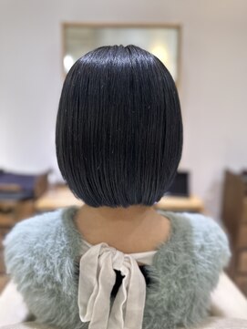 ヘアリゾート粋 リマ 銀座店(lima) ブルーブラック/ショートボブ