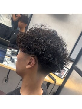 カイ(X) テーパーフェード　カーリーパーマ