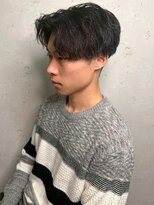 アトリエ(atelier.)&nbsp;センターパート ツイスパ ツーブロックマッシュ 黒髪 20代