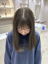 ニモ(NIMO.)&nbsp;ワンカラーで透明感たっぷり、色素薄めolive beige