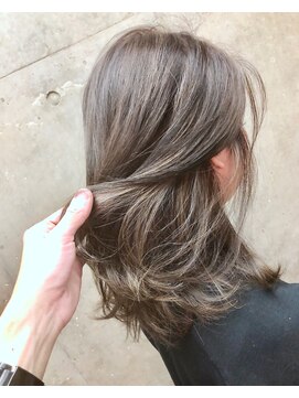 キー(kｅｙ) グレージュ