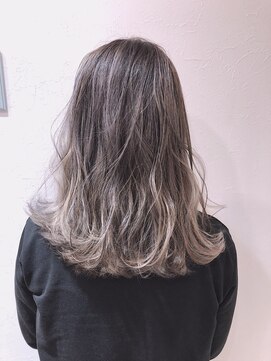 ティティ(TiTi) 外国人風 ハイライト×グラデーション