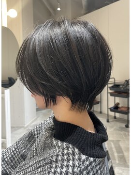 ストレータ バイ マリオ(Strata by mario) ［横山］抜け感ショートボブ×黒髪
