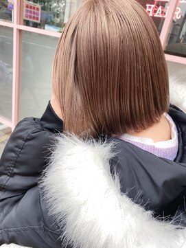 イルウィ(irwi) 【トレンド】ブリーチカラー　カームベージュカラー　ボブ