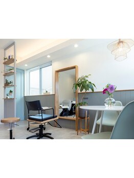 一人ひとりに寄り添ったマンツーマン施術◎カフェのようなオシャレな空間で、ゆったり癒しのサロン時間を＊