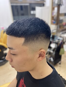 ジャンプヘアー(Jumphair) [メンズ　バーバースタイル] クロップ　スキンフェード