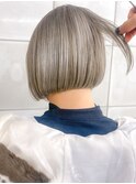 ショートボブブリーチカラーダブルカラーシルバーブロンド