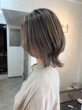 ナジック(749) 大人の抜け感☆ハイライト×レイヤーカットで動きのあるヘアに♪