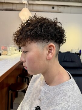 ヒュー 広島(HEW) キッズ/子供/カット/ツイストスパイラルパーマ/スペインカール