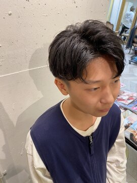 エル(EL by green) 【YUKI】センターパート×ツーブロック×刈り上げ