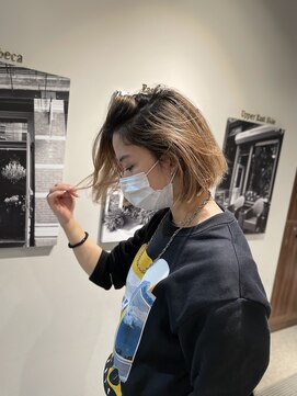 リバレッジ 広尾(Leverage) 海外風切りっぱなしボブハイライトベージュカラー