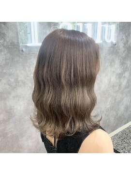 ラウル(Laulu) 周りから褒められること間違いなしのアッシュ系ミルクティー!