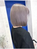 切りっぱなしボブハイトーンブリーチグレージュ四日市