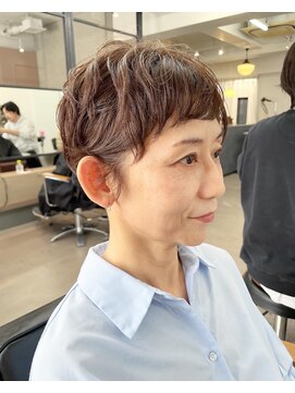 ユノ(juno) 【中目黒】クセを活かしたおしゃれベリーショート！白髪ぼかし
