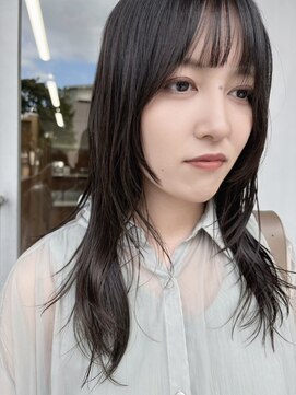 イン(in.) 顔まわりレイヤー/軽めレイヤー/ロングヘア