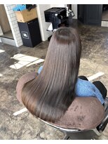 ミュージアム(MUSEUM)&nbsp;ツヤ髪ストレートスタイル