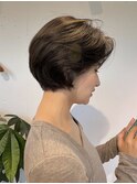 たっぷりレイヤーのフレンチショートボブ20代30代40代