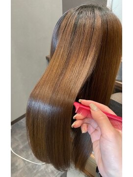 大人女性のための、髪質改善で叶える極上ツヤロング