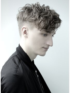 ワースホワイル(WORTH WHILE) 刈り上げセンターパートサーフカール波巻きツイストスパイラル