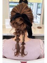 アース いわき店(HAIR&MAKE EARTH)&nbsp;アシンメトリーねじり編みツインポニー