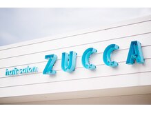 ヘアーサロン ズッカ(hairsalon ZUCCA)の雰囲気（白い外観に水色の看板です♪）