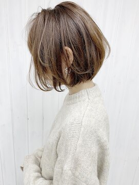 リヴ オオサカ(LIV OSAKA) 【 LIV OSAKA 】丸みショート_イルミナカラー2