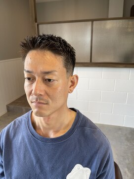 西本整髪 爽やかやり過ぎないスキンフェード　アップバング